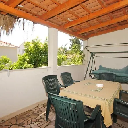 Apartment Tonka - 150m From The Sea & Parking