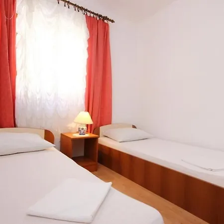 Apartment Tonka - 150m From The Sea & Parking Orebic