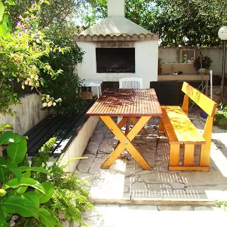 Apartment Tonka - 150m From The Sea & Parking