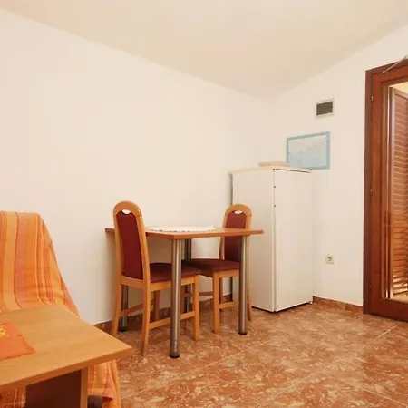 Apartment Tonka - 150m From The Sea & Parking Orebic