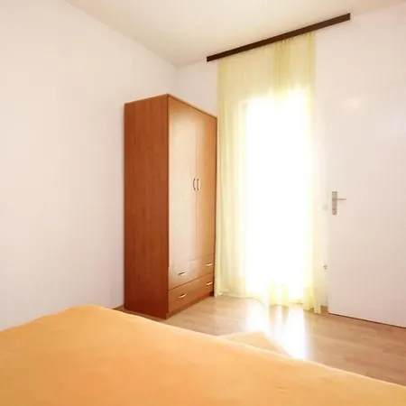 Apartment Tonka - 150m From The Sea & Parking